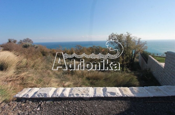 Участок в Будве - фото