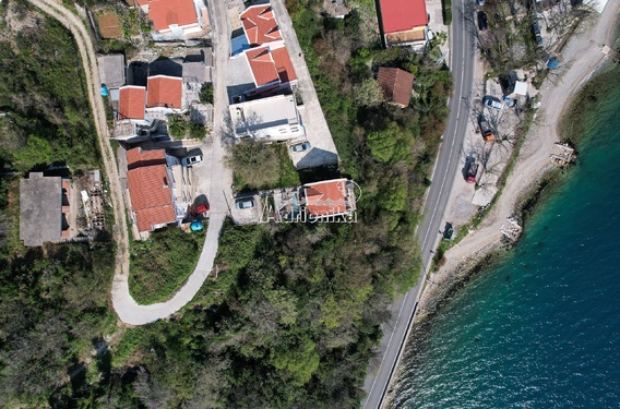 Уютная вилла с видом на море в Лепетани - фото