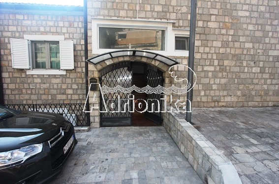 Две квартиры на втором этаже - фото