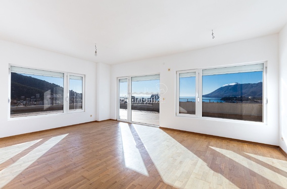 Квартира с видом на море в Будве - фото