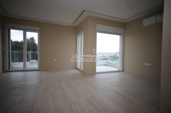 Просторная квартира в Баре - фото