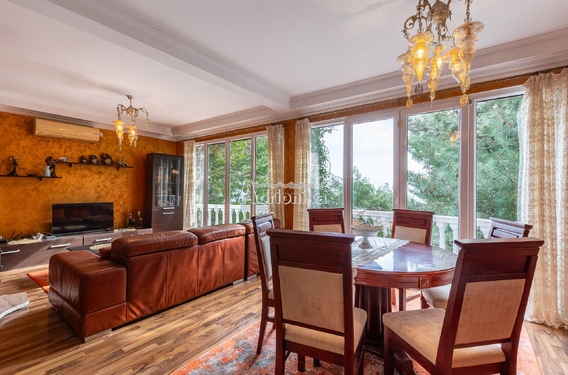 Трёхэтажный семейный дом в Шушань - фото