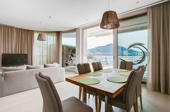 Квартира на первой линии в Будве - фото