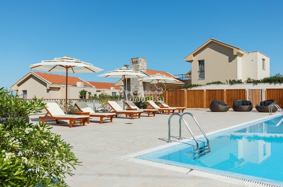 Комплекс современных вилл с прекрасным видом - фото