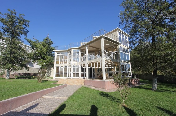 Вилла с бассейном в Сутоморе - фото