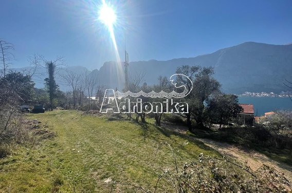 Урбанизированный участок в Прчань с видом на море - фото