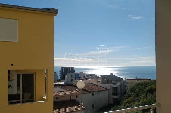 Двухкомнатная квартира с видом на море в Ульцине - фото