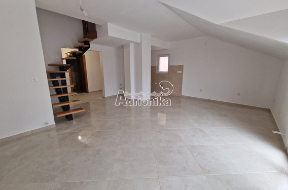 Дуплекс с тремя спальнями в Игало с видом на море - фото