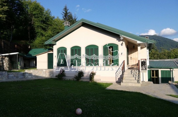 Трехэтажный дом в горном раю в Колашине - фото