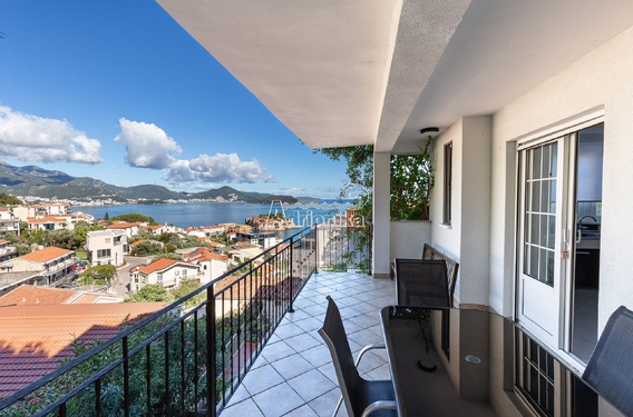 Квартира на продажу с видом на остров Свети Стефан - фото