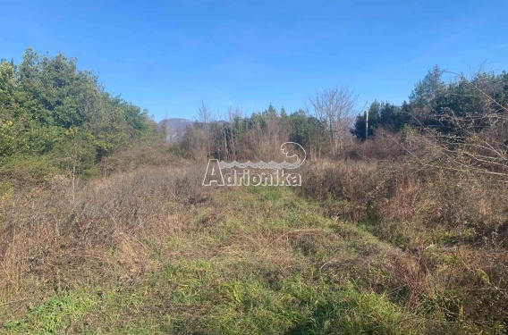 Урбанизированный участок недалеко от Котора - фото