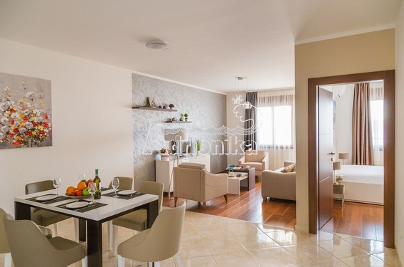 Квартиры в новом комплексе с бассейном в Бечичи - фото