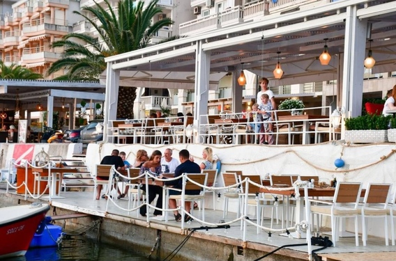 Ресторан на первой линии у моря в Рафаиловичах на продажу - фото