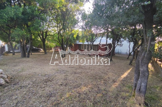 Участок земли 408м2 с великолепным расположением всего в 500 метрах от берега в Добре Воде - фото