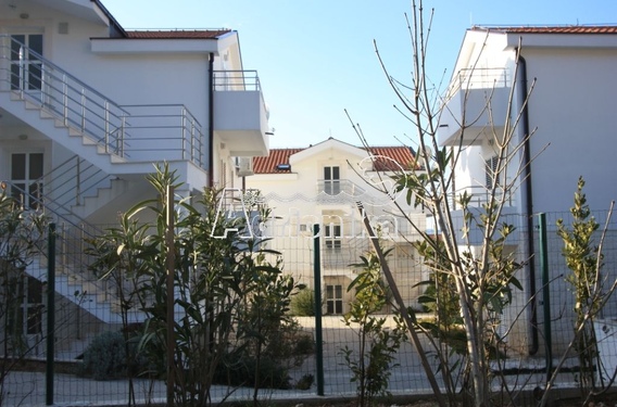 Квартирa в комплексе в Биеле - фото