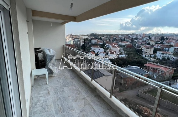 Квартиры с одной и двумя спальными комнатами в Добре Воде - фото