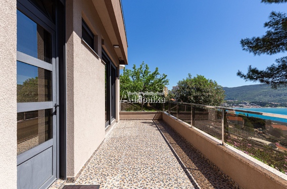 Отличная вилла в центре Герцег-Нови - фото