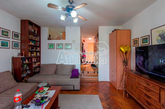 Трехкомнатная двухуровневая квартира в самом центре Будвы - фото