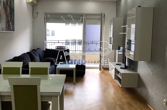 Двухкомнатная квартира в Будве с видом на море - фото