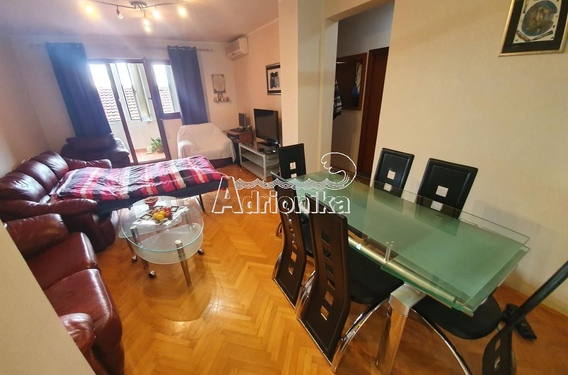 Трехкомнатная квартира в Будве - фото