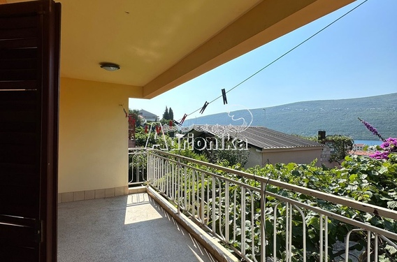 Просторный дом на продажу в Дженовичи - фото