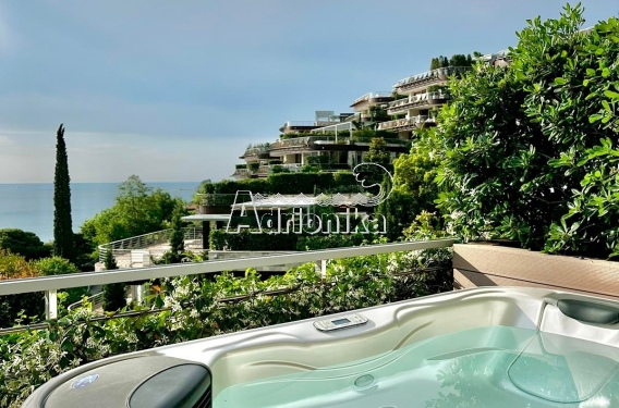 Роскошная квартира в Будве с видом на море - фото