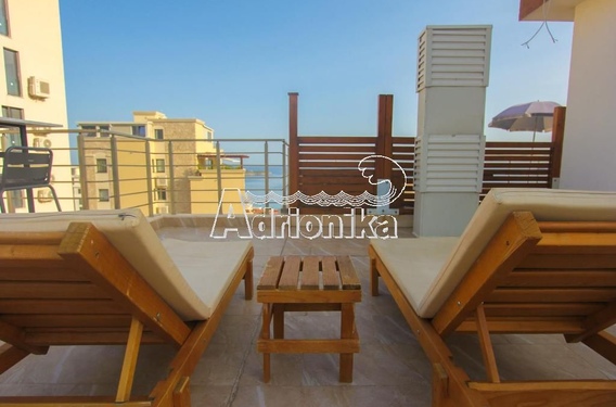 На продажу пентхаус в Бечичи с панорамным видом на море - фото