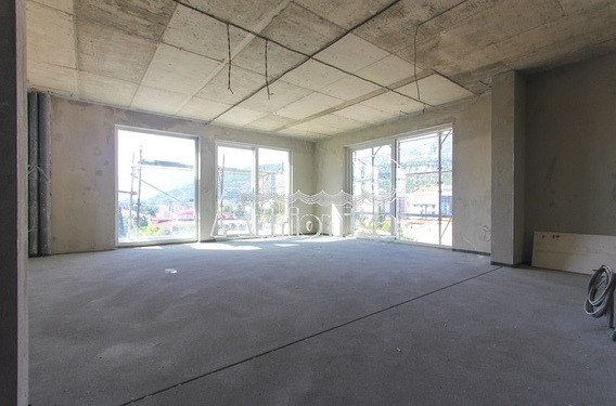 Квартиры в новом доме с 2 и 3 спальными комнатами и частичным видом на море - фото