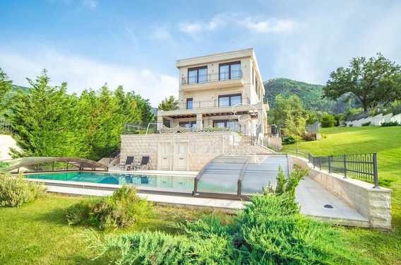 Уникальная вилла в Тиват - фото