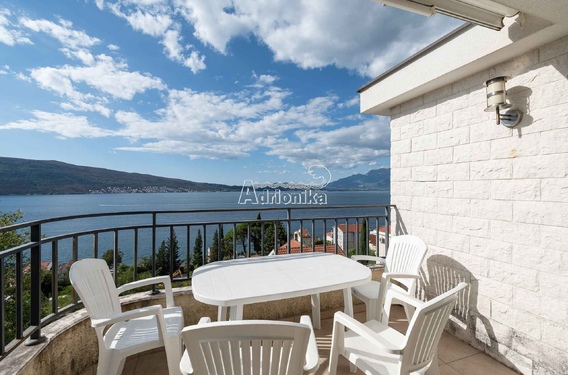 Продажа квартиры в Герцег-Нови с видом на море - фото