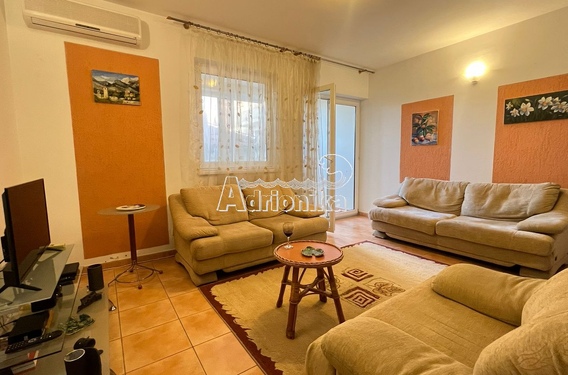 Квартира с двумя спальными комнатами в Будве - фото