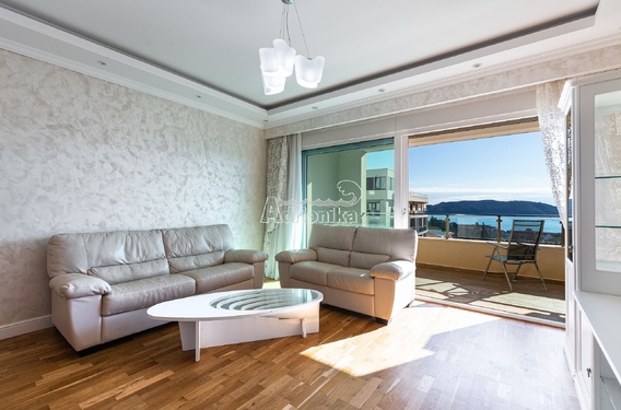 Люксовые апартаменты с видом на море в Бечичи - фото