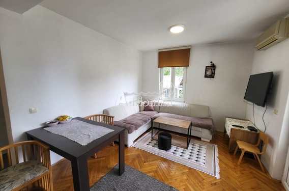 Трехкомнатная квартира в Петроваце в тихом районе в пешей доступности от пляжа - фото