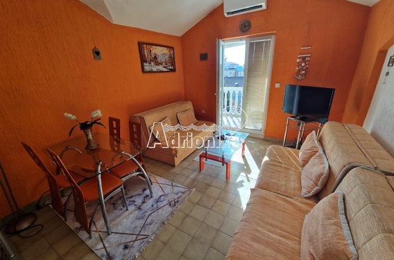 Квартира с одной спальной комнатой в Будве - фото