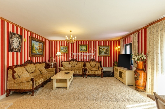 Дом на трех уровнях с тремя спальнями, 176 м?, Ластва - фото