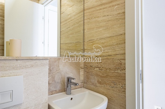 Шикарная двухкомнатная квартира в Будве - 89 кв.м - фото