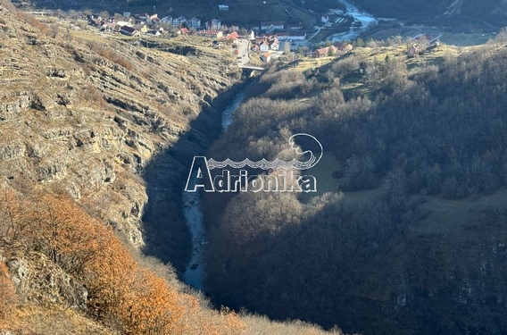 Просторный Участок в Горах &ndash; Идеально для Разных Целей - фото