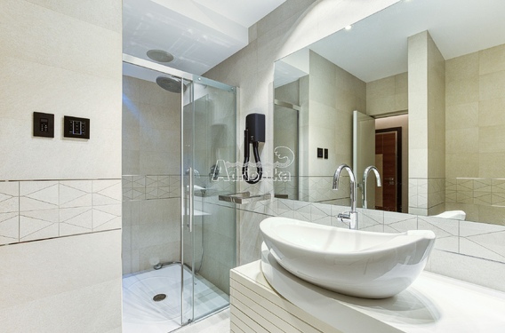 Элегантная двухкомнатная квартира с авторским дизайном в самом центре Будвы. - фото