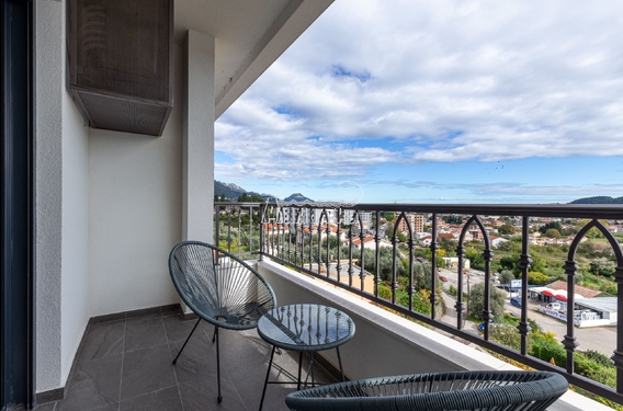 Светлая Двухкомнатная Квартира в Баре - фото