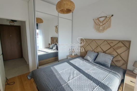 Меблированная однокомнатная квартира с гаражом и видом на море &ndash; Бечичи - фото