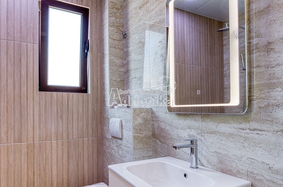 Отремонтированная квартира в Тивате, 78 м? - фото