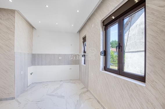 Отремонтированная квартира 49 м?, Тиват - фото