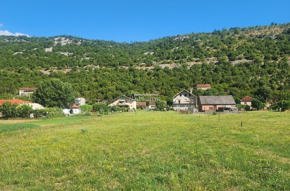 ПРОДАЁТСЯ &ndash; Дом с большим участком и фруктовым садом, рядом с Даниловградом - фото