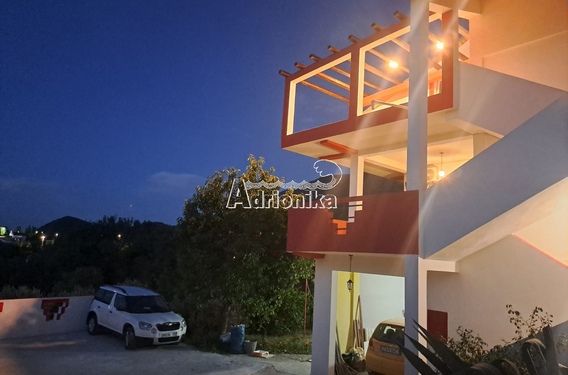 Просторный дом на великолепном большом участке с оливковыми деревьями - фото