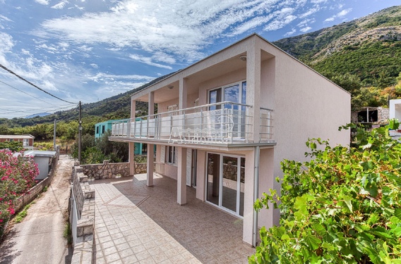 Дом в Сутоморе с панорамным видом на море 140 м2 - фото