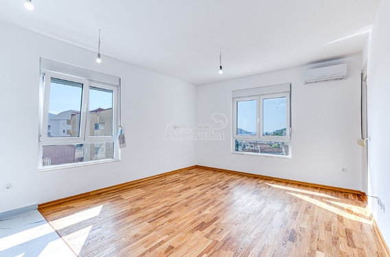 Продается современная однокомнатная квартира в Будве - фото