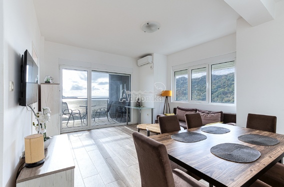 Светлая и уютная квартира площадью 65 м? в Рафаиловичах - фото