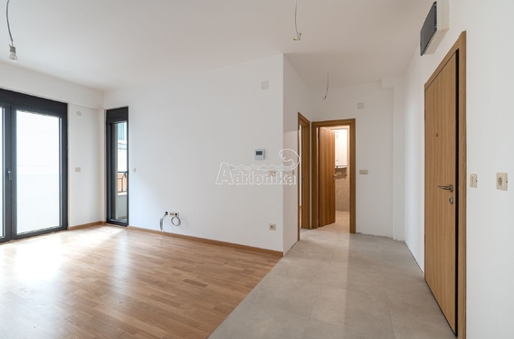 Апартамент 42м2 с парковочным местом в центре Будве в  новом доме - фото