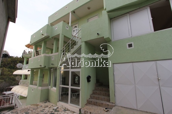 Отель в Сутоморе - фото