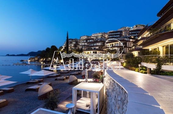 Элитный жилой комплекс в Будве - фото